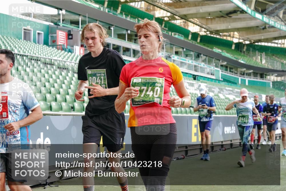 13.09.2026 - 21. swb-Marathon Bremen Michael Burmester http://msf.ph/oto/10423218 13.09.2026 13:23:16 Laufen im Stadion 128, 137, 160, 182, 211, 324, 343, 434, 533, 571, 609, 708, 721, 743, 892, 1157, 1178, 1259, 1273, 1331, 1417, 1597, 1598, 1657, 1669, 1691, 1746, 1788, 1883, 2213, 2286, 2290, 2433, 2445, 2465, 2475, 2495, 2503, 2504, 2526, 2619, 2632, 2660, 2685, 2711, 2768, 2936, 2964, 2968, 3252, 3282, 3288, 3289, 3292, 3347, 3351, 3364, 3395, 3423, 3447, 3505, 3530, 3559, 3682, 3727, 3770, 3784, 3819, 4020, 4054, 4231, 4406, 4407, 4431, 4466, 4467, 4584, 1506 meine-sportfotos.de