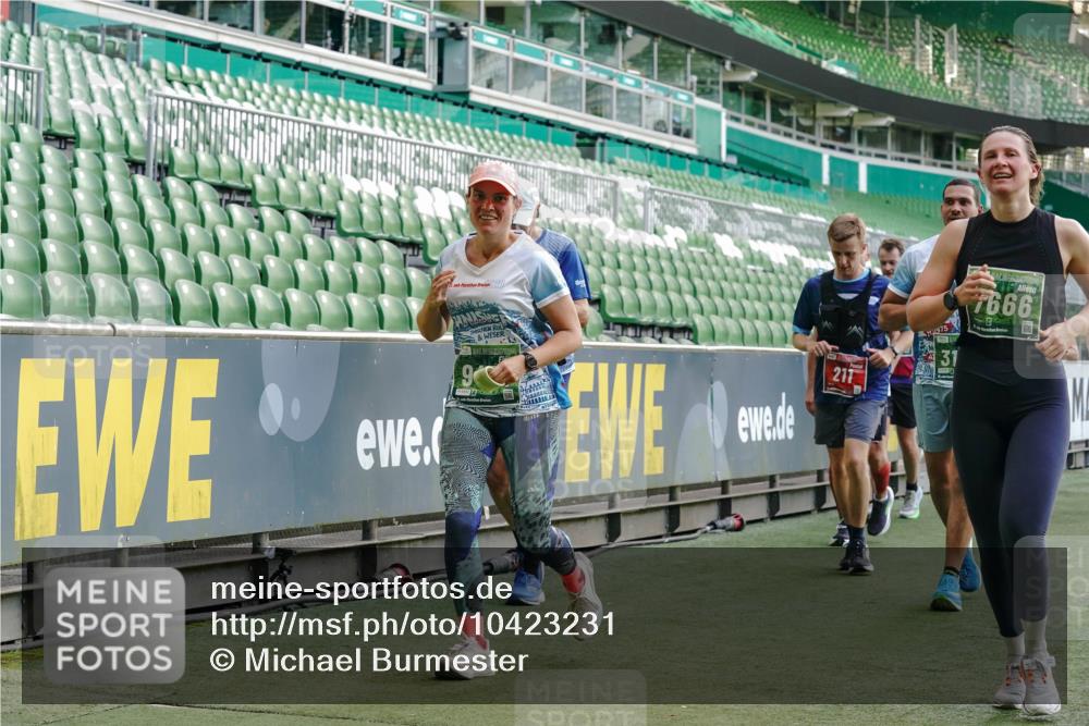13.09.2026 - 21. swb-Marathon Bremen Michael Burmester http://msf.ph/oto/10423231 13.09.2026 13:23:17 Laufen im Stadion 128, 137, 160, 182, 211, 324, 343, 434, 533, 571, 609, 708, 721, 743, 892, 1157, 1178, 1259, 1273, 1331, 1417, 1597, 1598, 1657, 1669, 1691, 1746, 1788, 1883, 2213, 2252, 2286, 2290, 2433, 2445, 2465, 2475, 2495, 2503, 2504, 2526, 2619, 2632, 2660, 2685, 2711, 2768, 2936, 2964, 2968, 3252, 3282, 3288, 3289, 3292, 3347, 3351, 3364, 3395, 3423, 3447, 3505, 3530, 3559, 3682, 3727, 3770, 3784, 3819, 4020, 4054, 4231, 4406, 4407, 4431, 4466, 4467, 4584, 1506 meine-sportfotos.de