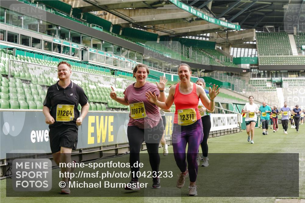 13.09.2026 - 21. swb-Marathon Bremen Michael Burmester http://msf.ph/oto/10423233 13.09.2026 10:46:19 Laufen im Stadion 10137, 10161, 10194, 10202, 10242, 10344, 10349, 10430, 10472, 10524, 10535, 10568, 10600, 10651, 10895, 10933, 10970, 10979, 11050, 11081, 11181, 11200, 11244, 11296, 11309, 11367, 11457, 11495, 11529, 11530, 11546, 11573, 11574, 11579, 11639, 11675, 11709, 11760, 11808, 11821, 11932, 12057, 12089, 12153, 12177, 12178, 12211, 12224, 12226, 12285, 12316, 12317, 12374, 12422, 12462, 12539, 10002, 10004, 10005, 10148, 10271, 10303, 10330, 10335, 10361, 10362 meine-sportfotos.de