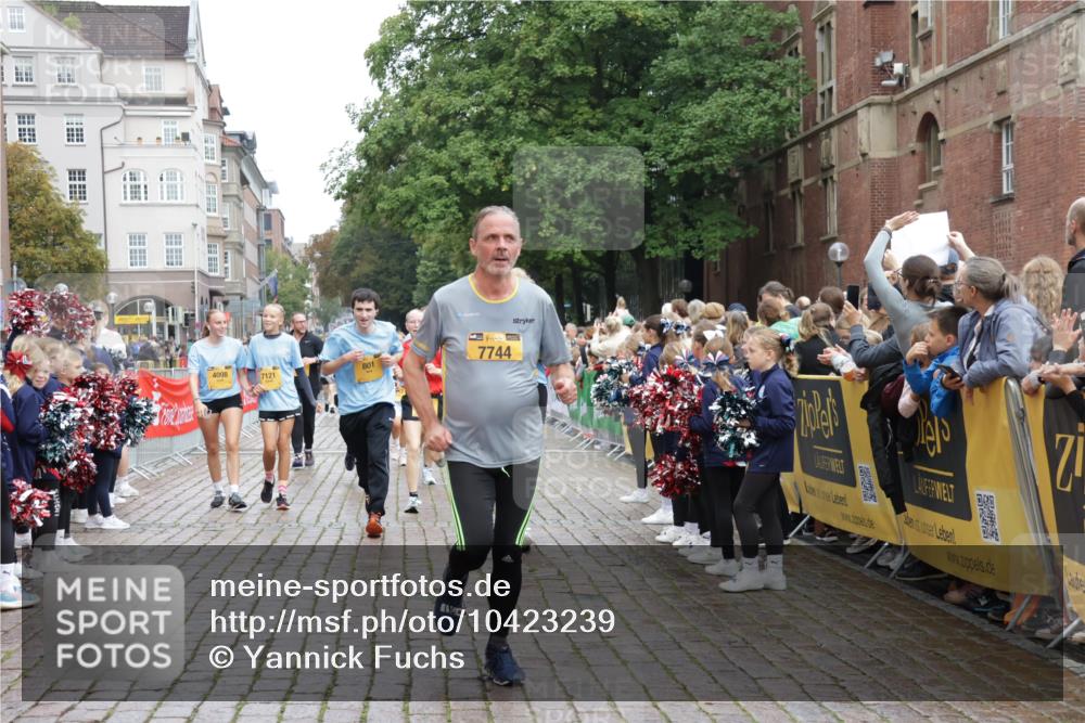 13.09.2026 - Kiel Lauf Yannick Fuchs http://msf.ph/oto/10423239 13.09.2026 09:44:25 Ziel 537, 801, 958, 1053, 1849, 1866, 2031, 2045, 2212, 2437, 2868, 3688, 4098, 4573, 6892, 7121, 7430, 7744, 12318, 12437, 793, 4092, 4283, 5026, 5171, 5857, 6550, 7510, 7753, 7948, 8300, 9814, 10641, 10931, 11653, 11655, 12098, 12373, 12376, 912, 2787, 3198, 3209, 4316, 4693, 6895, 7356, 7460, 9986, 12161, 12218, 654, 4522, 5171, 5857, 7510, 7948, 10641, 10931, 12376 meine-sportfotos.de