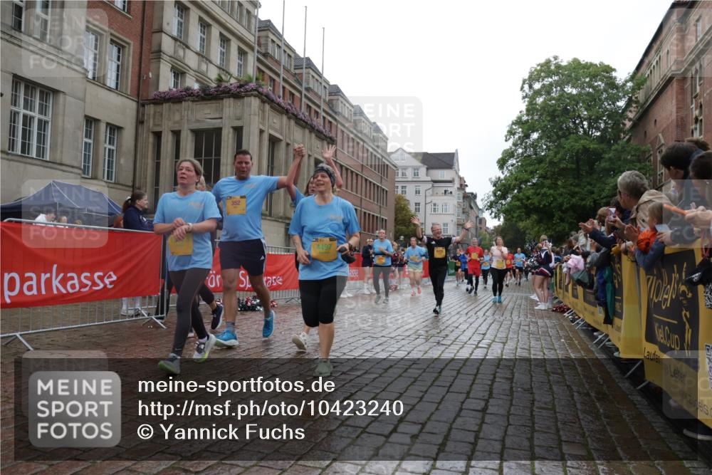 13.09.2026 - Kiel Lauf Yannick Fuchs http://msf.ph/oto/10423240 13.09.2026 10:58:26 Ziel 91, 971, 1404, 1858, 1910, 1978, 2309, 2461, 2752, 3235, 3237, 3559, 3671, 3833, 3842, 4212, 4456, 5605, 5668, 5775, 6906, 7315, 7340, 7367, 7482, 7856, 7949, 9458, 9809, 9827, 9937, 10364, 10503, 10805, 10878, 11023, 11460, 11759, 12123, 12199, 12345, 12821, 352, 353, 721, 819, 833, 905, 987, 1220, 1253, 1351, 1517, 1778, 1910, 2234, 3222, 3325, 3326, 4160, 4250, 4340, 4497, 4592, 4765, 5154, 5163, 5172, 5232, 5314, 5540, 5668, 5958, 6345, 6353, 6425, 6982, 7256 meine-sportfotos.de