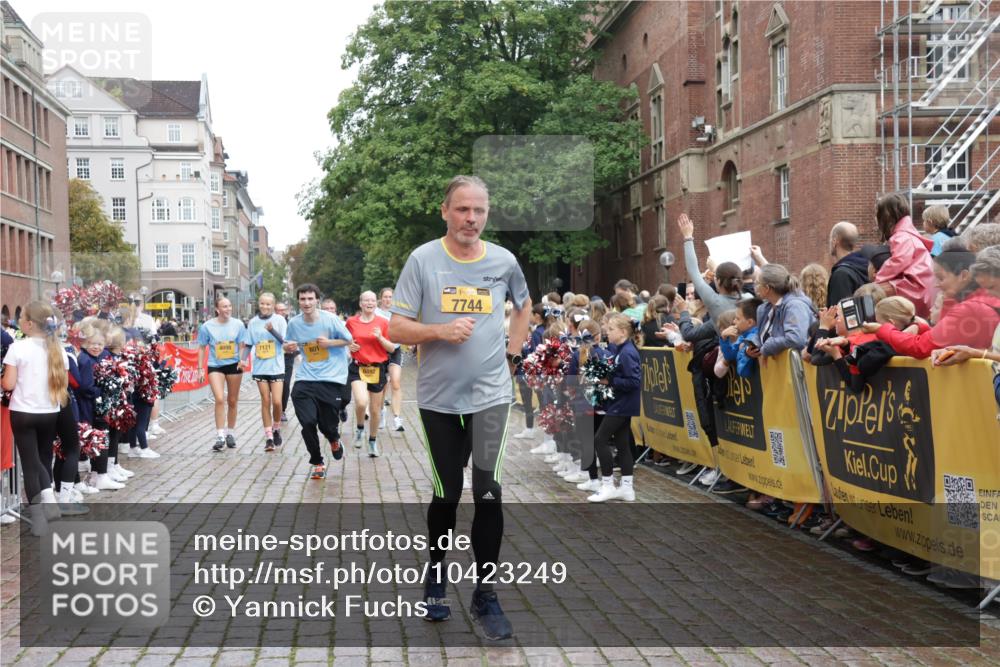 13.09.2026 - Kiel Lauf Yannick Fuchs http://msf.ph/oto/10423249 13.09.2026 09:44:25 Ziel 537, 801, 958, 1053, 1849, 1866, 2031, 2045, 2212, 2437, 2868, 3688, 4098, 4573, 6892, 7121, 7430, 7744, 12318, 12437, 793, 4092, 4283, 5026, 5171, 5857, 6550, 7510, 7753, 7948, 8300, 9814, 10641, 10931, 11653, 11655, 12098, 12373, 12376, 912, 2787, 3198, 3209, 4316, 4693, 6895, 7356, 7460, 9986, 12161, 12218, 654, 4522, 5171, 5857, 7510, 7948, 10641, 10931, 12376 meine-sportfotos.de