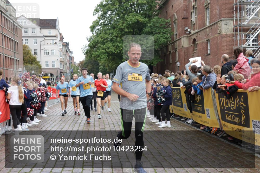 13.09.2026 - Kiel Lauf Yannick Fuchs http://msf.ph/oto/10423254 13.09.2026 09:44:26 Ziel 537, 801, 958, 1053, 1849, 1866, 2031, 2045, 2212, 2437, 2868, 3688, 4098, 4573, 6892, 7121, 7430, 7744, 12318, 12437, 537, 793, 2031, 4092, 4283, 5026, 5171, 6550, 7510, 7753, 7948, 8300, 9814, 10641, 10931, 11653, 11655, 12098, 12373, 12376, 12437, 912, 1224, 2787, 3198, 3209, 4316, 4693, 6895, 7356, 7460, 9986, 11046, 12161, 12218, 654, 4522, 5171, 5857, 7510, 7948, 9814, 10641, 10931, 12376 meine-sportfotos.de