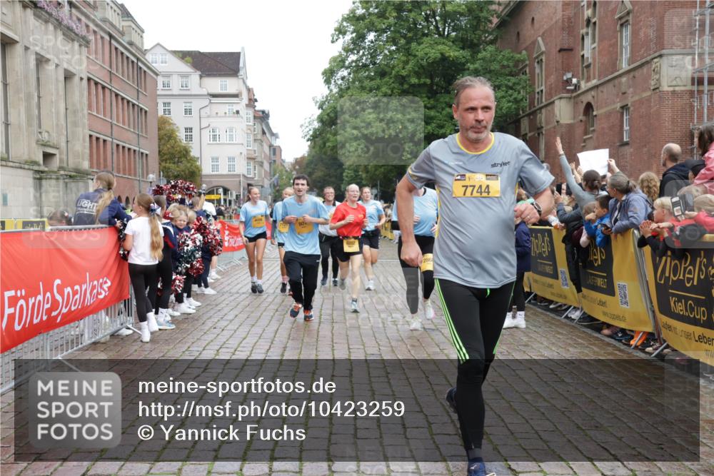 13.09.2026 - Kiel Lauf Yannick Fuchs http://msf.ph/oto/10423259 13.09.2026 09:44:26 Ziel 537, 801, 958, 1053, 1849, 1866, 2031, 2045, 2212, 2437, 2868, 3688, 4098, 4573, 6892, 7121, 7430, 7744, 12318, 12437, 537, 793, 2031, 4092, 4283, 5026, 5171, 6550, 7510, 7753, 7948, 8300, 9814, 10641, 10931, 11653, 11655, 12098, 12373, 12376, 12437, 912, 1224, 2787, 3198, 3209, 4316, 4693, 6895, 7356, 7460, 9986, 11046, 12161, 12218, 654, 4522, 5171, 5857, 7510, 7948, 9814, 10641, 10931, 12376 meine-sportfotos.de