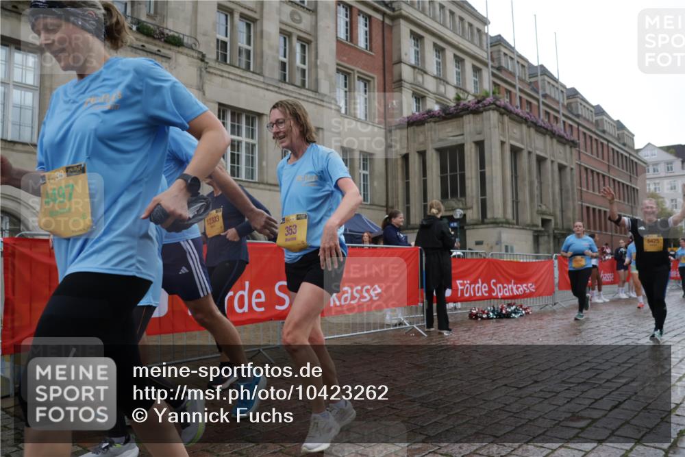 13.09.2026 - Kiel Lauf Yannick Fuchs http://msf.ph/oto/10423262 13.09.2026 10:58:27 Ziel 91, 971, 1404, 1858, 1978, 2309, 2461, 2752, 2965, 3235, 3237, 3559, 3671, 3833, 3842, 4212, 4456, 5605, 5775, 6906, 7315, 7340, 7367, 7482, 7856, 7949, 8752, 9458, 9809, 9827, 9937, 10135, 10364, 10503, 10805, 10878, 11023, 11460, 11759, 12199, 12345, 352, 353, 721, 819, 833, 905, 987, 1220, 1253, 1351, 1778, 1910, 2234, 2309, 3222, 3325, 3326, 4160, 4340, 4497, 4592, 5154, 5163, 5172, 5232, 5314, 5540, 5668, 5958, 6345, 6353, 6425, 6982, 7256, 7340 meine-sportfotos.de