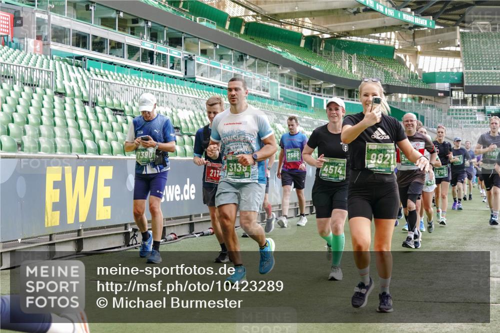 13.09.2026 - 21. swb-Marathon Bremen Michael Burmester http://msf.ph/oto/10423289 13.09.2026 13:23:19 Laufen im Stadion 128, 137, 160, 182, 211, 324, 343, 434, 533, 571, 609, 708, 721, 743, 892, 1157, 1178, 1259, 1273, 1331, 1417, 1597, 1598, 1657, 1669, 1691, 1746, 1788, 1883, 2213, 2252, 2286, 2290, 2433, 2445, 2465, 2475, 2495, 2503, 2504, 2526, 2619, 2632, 2660, 2685, 2711, 2768, 2936, 2964, 2968, 3252, 3282, 3288, 3289, 3292, 3347, 3351, 3364, 3395, 3423, 3447, 3505, 3530, 3559, 3682, 3727, 3770, 3784, 3819, 4020, 4054, 4231, 4406, 4407, 4431, 4466, 4467, 4584, 1506 meine-sportfotos.de