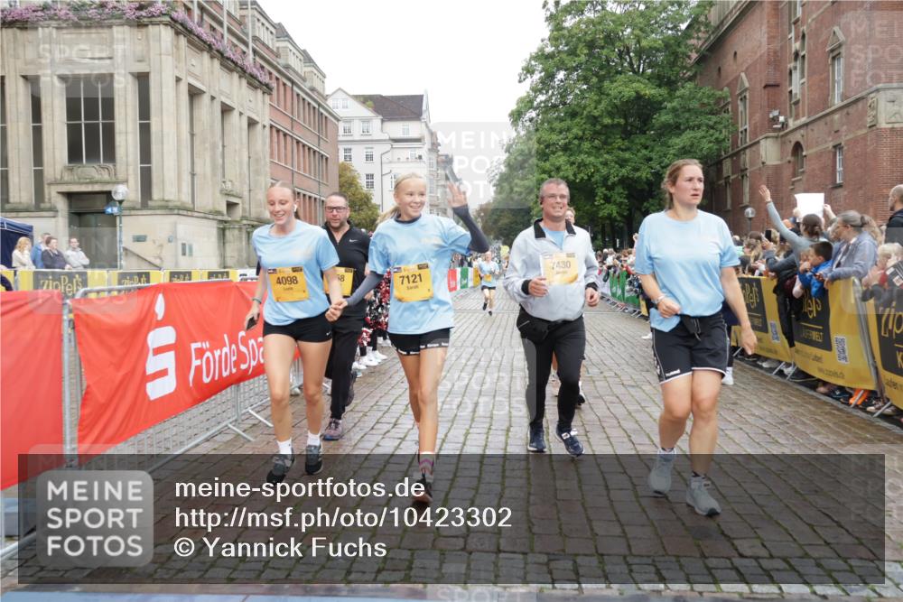13.09.2026 - Kiel Lauf Yannick Fuchs http://msf.ph/oto/10423302 13.09.2026 09:44:29 Ziel 801, 958, 1053, 1849, 1866, 2045, 2212, 2868, 3198, 3688, 4098, 4316, 4573, 6892, 6895, 7121, 7430, 7744, 12161, 12318, 537, 793, 2031, 2437, 3688, 4092, 4283, 5026, 6550, 7753, 8300, 9814, 11653, 11655, 12098, 12373, 12437, 912, 1224, 2787, 3209, 4693, 7356, 7460, 9986, 11046, 11239, 12218, 654, 4522, 5171, 5857, 7510, 7948, 9814, 10641, 10931, 12376 meine-sportfotos.de