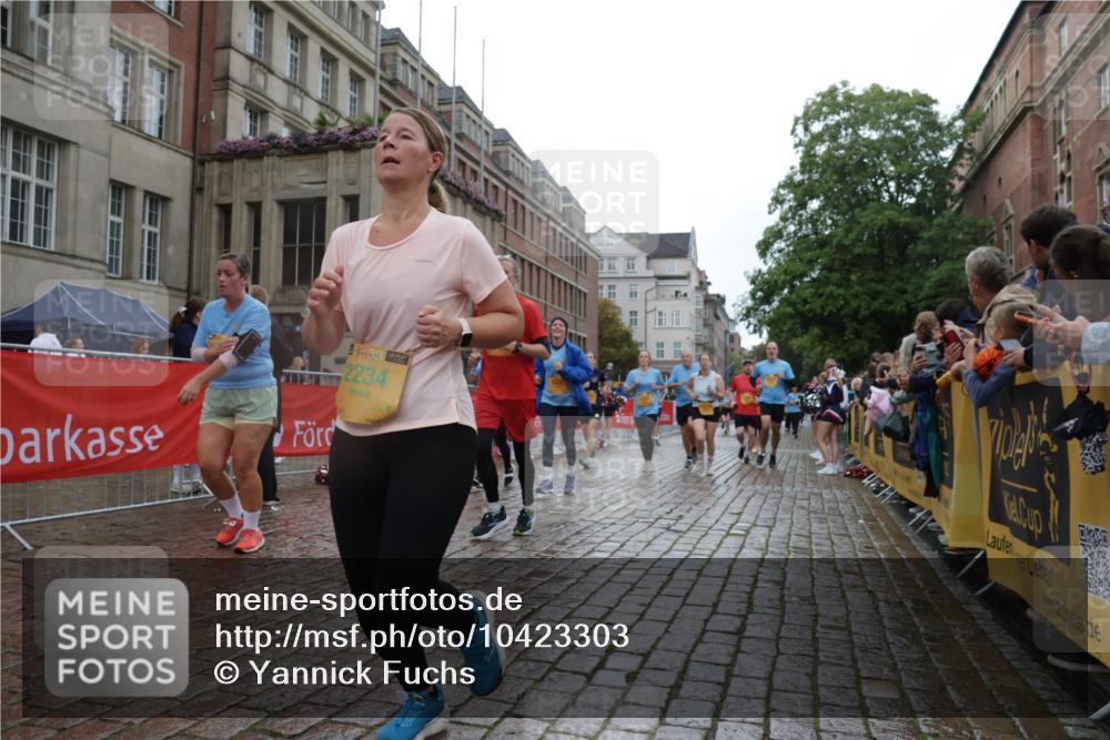 13.09.2026 - Kiel Lauf Yannick Fuchs http://msf.ph/oto/10423303 13.09.2026 10:58:30 Ziel 91, 971, 1858, 1978, 2461, 2752, 2965, 3235, 3237, 3559, 3833, 3842, 4456, 5605, 5775, 6906, 7315, 7367, 7482, 7738, 7856, 7888, 7949, 8381, 8752, 9132, 9417, 9458, 9809, 9827, 9937, 10135, 10503, 10878, 11023, 11460, 11759, 12199, 12345, 721, 819, 833, 905, 987, 1220, 1253, 1351, 1404, 1778, 1910, 2234, 2309, 3222, 3325, 3326, 3671, 4160, 4212, 4340, 4592, 5154, 5163, 5172, 5232, 5314, 5540, 5668, 5958, 6345, 6353, 6425, 6982, 7256, 7340, 9458 meine-sportfotos.de