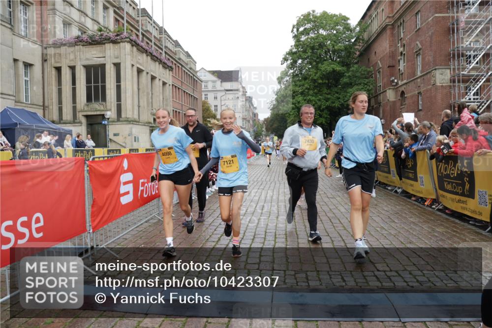 13.09.2026 - Kiel Lauf Yannick Fuchs http://msf.ph/oto/10423307 13.09.2026 09:44:30 Ziel 801, 958, 1053, 1849, 1866, 2045, 2212, 2787, 2868, 3198, 3209, 4098, 4316, 4573, 6892, 6895, 7121, 7430, 7744, 12161, 12318, 537, 793, 2031, 2437, 3688, 4092, 4283, 4573, 5026, 6550, 7753, 8300, 11653, 11655, 12098, 12373, 12437, 912, 1224, 4693, 7356, 7460, 9986, 10777, 11046, 11239, 12218, 654, 4522, 5026, 5171, 5857, 7510, 7948, 9814, 10641, 10931, 12376 meine-sportfotos.de