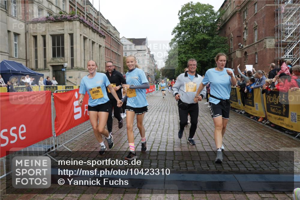 13.09.2026 - Kiel Lauf Yannick Fuchs http://msf.ph/oto/10423310 13.09.2026 09:44:30 Ziel 801, 958, 1053, 1849, 1866, 2045, 2212, 2787, 2868, 3198, 3209, 4098, 4316, 4573, 6892, 6895, 7121, 7430, 7744, 12161, 12318, 537, 793, 2031, 2437, 3688, 4092, 4283, 4573, 5026, 6550, 7753, 8300, 11653, 11655, 12098, 12373, 12437, 912, 1224, 4693, 7356, 7460, 9986, 10777, 11046, 11239, 12218, 654, 4522, 5026, 5171, 5857, 7510, 7948, 9814, 10641, 10931, 12376 meine-sportfotos.de