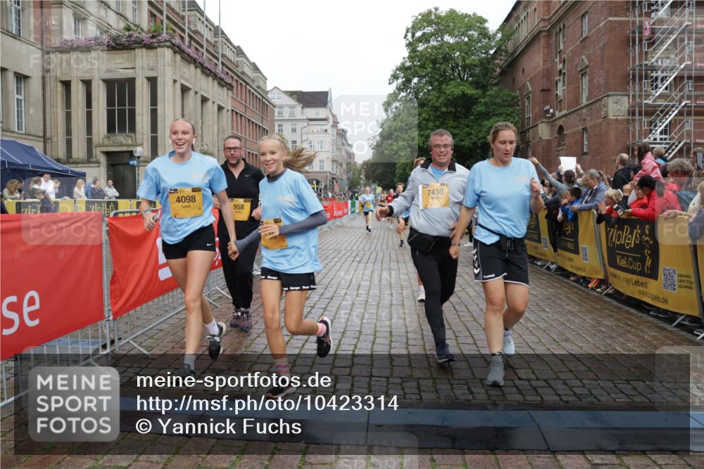 13.09.2026 - Kiel Lauf Yannick Fuchs http://msf.ph/oto/10423314 13.09.2026 09:44:30 Ziel 801, 958, 1053, 1849, 1866, 2045, 2212, 2787, 2868, 3198, 3209, 4098, 4316, 4573, 6892, 6895, 7121, 7430, 7744, 12161, 12318, 537, 793, 2031, 2437, 3688, 4092, 4283, 4573, 5026, 6550, 7753, 8300, 11653, 11655, 12098, 12373, 12437, 912, 1224, 4693, 7356, 7460, 9986, 10777, 11046, 11239, 12218, 654, 4522, 5026, 5171, 5857, 7510, 7948, 9814, 10641, 10931, 12376 meine-sportfotos.de