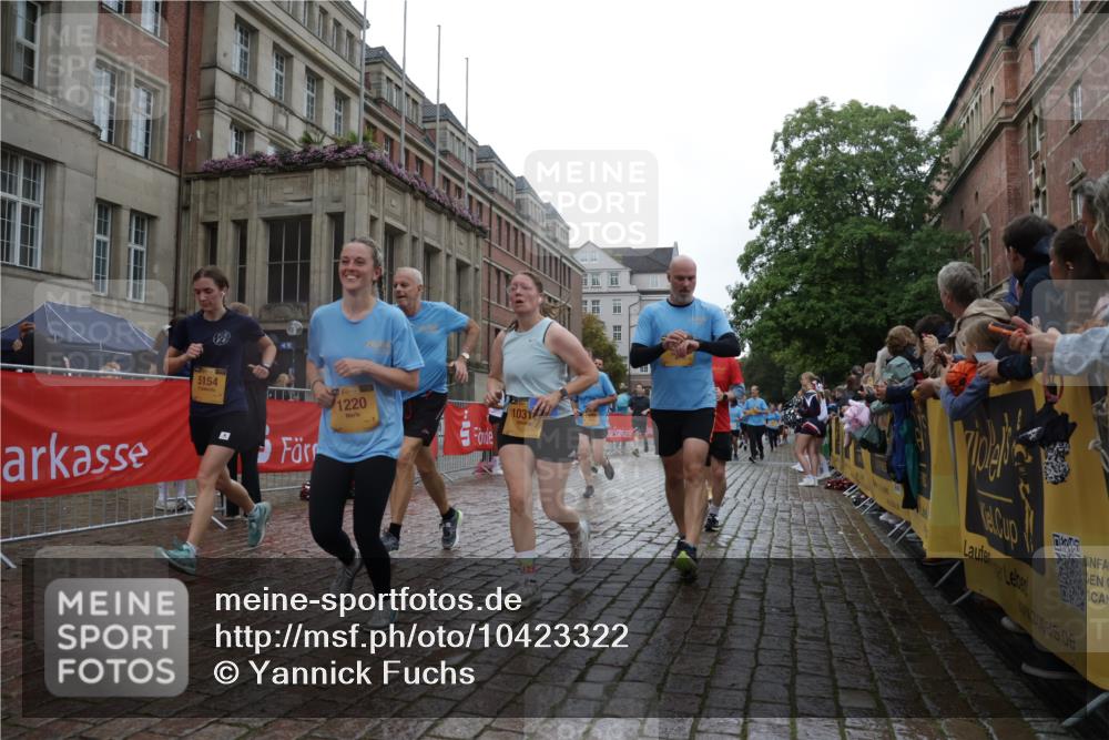 13.09.2026 - Kiel Lauf Yannick Fuchs http://msf.ph/oto/10423322 13.09.2026 10:58:33 Ziel 79, 91, 971, 1978, 2461, 2752, 2965, 3235, 3237, 3559, 3833, 3842, 4395, 4456, 5605, 5775, 6497, 6906, 7315, 7367, 7738, 7856, 7888, 7949, 8004, 8381, 8752, 9132, 9417, 9809, 9937, 10135, 10503, 10878, 11023, 11514, 11759, 12345, 12672, 721, 819, 833, 905, 987, 1220, 1253, 1351, 1404, 1778, 1858, 1910, 2309, 2752, 3222, 3325, 3326, 3671, 3842, 4160, 4212, 4340, 4592, 5154, 5163, 5172, 5232, 5314, 5540, 5605, 5668, 5958, 6345, 6982, 7256, 7340, 7482, 7949, 9458, 9827 meine-sportfotos.de