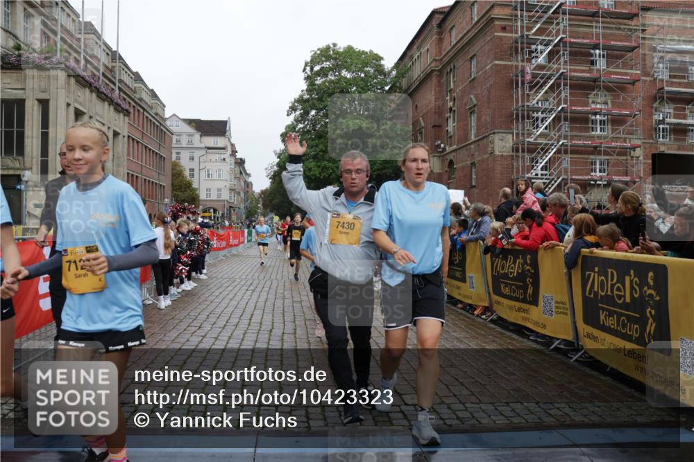 13.09.2026 - Kiel Lauf Yannick Fuchs http://msf.ph/oto/10423323 13.09.2026 09:44:30 Ziel 801, 958, 1053, 1849, 1866, 2045, 2212, 2787, 2868, 3198, 3209, 4098, 4316, 4573, 6892, 6895, 7121, 7430, 7744, 12161, 12318, 537, 793, 2031, 2437, 3688, 4092, 4283, 4573, 5026, 6550, 7753, 8300, 11653, 11655, 12098, 12373, 12437, 912, 1224, 4693, 7356, 7460, 9986, 10777, 11046, 11239, 12218, 654, 4522, 5026, 5171, 5857, 7510, 7948, 9814, 10641, 10931, 12376 meine-sportfotos.de