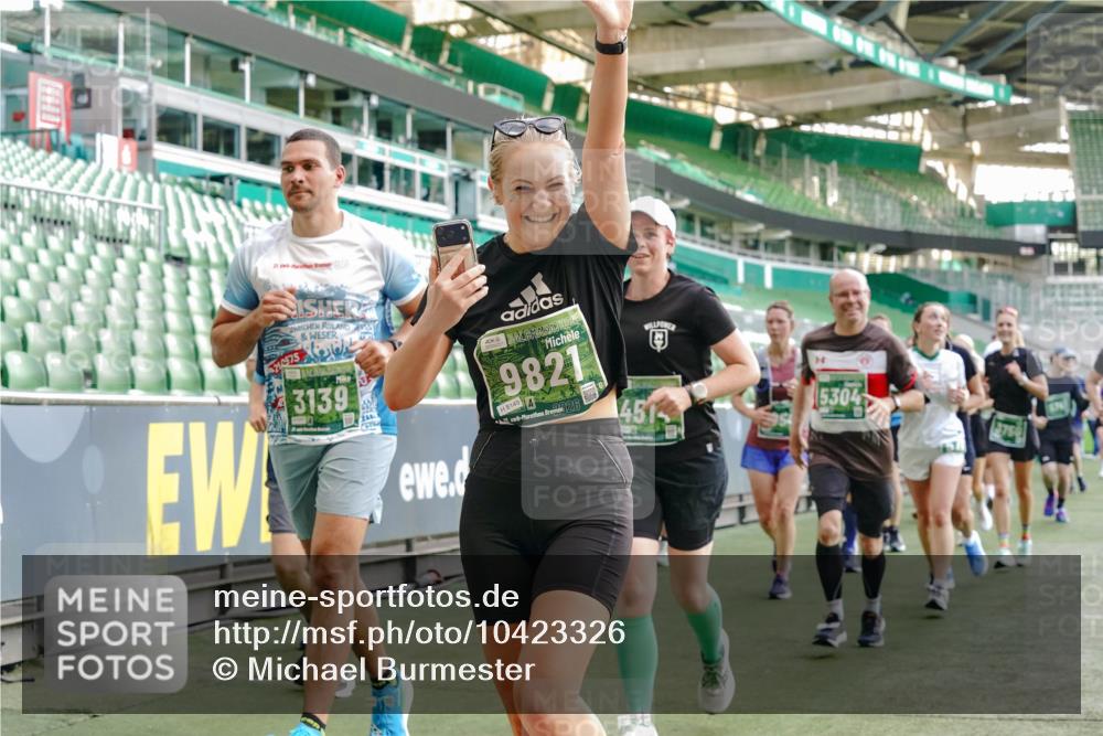 13.09.2026 - 21. swb-Marathon Bremen Michael Burmester http://msf.ph/oto/10423326 13.09.2026 13:23:20 Laufen im Stadion 128, 137, 160, 182, 211, 324, 343, 434, 533, 571, 609, 708, 721, 743, 892, 1157, 1178, 1259, 1273, 1331, 1417, 1597, 1598, 1657, 1669, 1691, 1746, 1788, 1883, 1944, 2213, 2252, 2286, 2290, 2433, 2445, 2465, 2475, 2495, 2503, 2504, 2526, 2619, 2632, 2660, 2685, 2711, 2768, 2936, 2964, 2968, 3252, 3282, 3288, 3289, 3292, 3312, 3347, 3351, 3364, 3395, 3423, 3447, 3505, 3530, 3559, 3682, 3727, 3770, 3784, 3819, 4020, 4054, 4231, 4406, 4407, 4431, 4466, 4467, 4584, 1506 meine-sportfotos.de