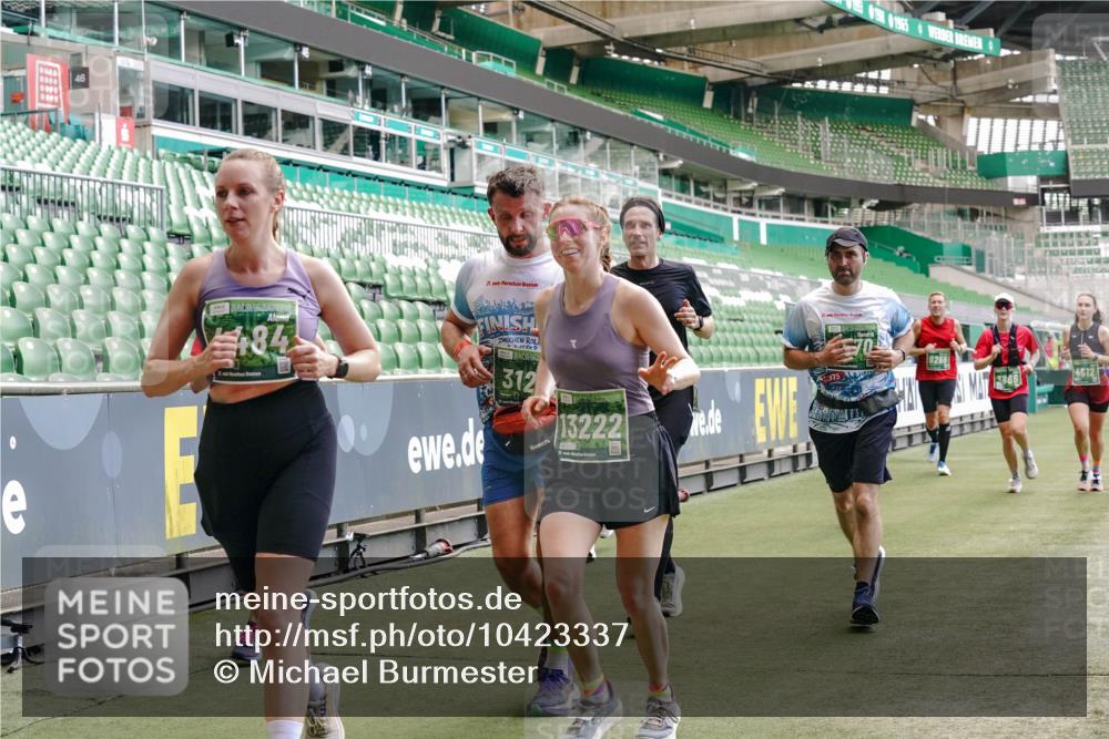 13.09.2026 - 21. swb-Marathon Bremen Michael Burmester http://msf.ph/oto/10423337 13.09.2026 13:00:27 Laufen im Stadion 135, 191, 226, 232, 242, 260, 318, 342, 440, 651, 687, 745, 972, 1080, 1166, 1209, 1368, 1493, 1494, 1516, 1650, 1861, 1935, 1963, 2088, 2210, 2289, 2293, 2306, 2322, 2370, 2409, 2427, 2481, 2485, 2490, 2517, 2560, 2561, 2570, 2627, 2658, 2686, 2700, 2708, 2781, 2806, 2827, 2899, 2906, 2914, 2953, 2961, 2967, 2979, 3015, 3076, 3105, 3124, 3145, 3168, 3173, 3190, 3273, 3354, 3375, 3385, 3480, 3516, 3524, 3531, 3642, 3652, 3729, 3774, 3855, 3856, 3861, 3930, 3934 meine-sportfotos.de