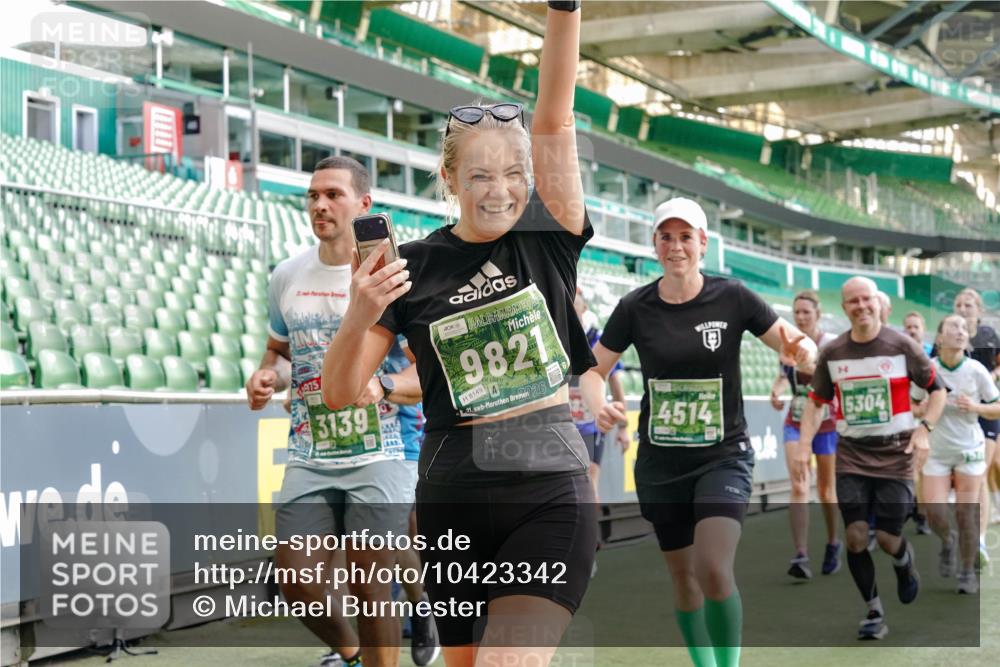 13.09.2026 - 21. swb-Marathon Bremen Michael Burmester http://msf.ph/oto/10423342 13.09.2026 13:23:21 Laufen im Stadion 128, 137, 160, 182, 211, 324, 343, 434, 533, 571, 609, 708, 721, 743, 892, 1157, 1178, 1259, 1273, 1331, 1597, 1598, 1657, 1669, 1691, 1746, 1788, 1883, 1944, 2213, 2252, 2286, 2290, 2433, 2445, 2465, 2475, 2495, 2503, 2504, 2526, 2619, 2632, 2660, 2685, 2711, 2768, 2936, 2964, 2968, 3252, 3282, 3288, 3289, 3292, 3312, 3347, 3351, 3364, 3395, 3423, 3447, 3505, 3530, 3559, 3682, 3727, 3770, 3784, 3819, 4020, 4054, 4231, 4406, 4407, 4431, 4466, 4467, 4584, 1506 meine-sportfotos.de