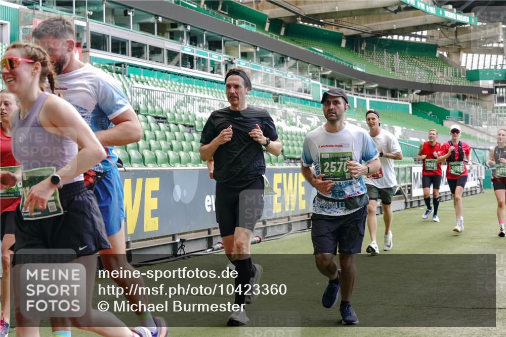 13.09.2026 - 21. swb-Marathon Bremen Michael Burmester http://msf.ph/oto/10423360 13.09.2026 13:00:28 Laufen im Stadion 135, 191, 232, 242, 260, 318, 342, 440, 651, 687, 745, 1080, 1166, 1209, 1368, 1493, 1494, 1516, 1650, 1861, 1935, 1963, 2088, 2210, 2289, 2293, 2306, 2322, 2370, 2409, 2427, 2481, 2485, 2490, 2491, 2517, 2560, 2561, 2570, 2627, 2658, 2686, 2700, 2708, 2781, 2806, 2827, 2899, 2906, 2914, 2953, 2961, 2967, 2979, 3015, 3076, 3105, 3124, 3145, 3168, 3173, 3190, 3273, 3354, 3375, 3385, 3480, 3516, 3524, 3531, 3642, 3652, 3729, 3774, 3855, 3856, 3861, 3930 meine-sportfotos.de