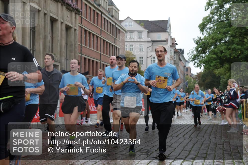 13.09.2026 - Kiel Lauf Yannick Fuchs http://msf.ph/oto/10423364 13.09.2026 10:58:38 Ziel 79, 971, 1521, 2156, 2461, 2473, 2896, 2965, 3235, 3237, 4395, 4456, 5775, 6497, 6906, 7367, 7738, 7888, 8004, 8381, 8752, 8841, 9132, 9417, 10135, 10878, 11514, 11699, 12659, 12672, 91, 721, 819, 833, 905, 987, 1253, 1351, 1404, 1858, 1910, 1978, 2309, 2752, 3222, 3325, 3326, 3559, 3671, 3833, 3842, 4160, 4212, 4592, 5172, 5314, 5540, 5605, 5668, 5958, 6345, 6906, 6982, 7256, 7315, 7340, 7367, 7482, 7856, 7949, 9458, 9809, 9827, 9937, 10503, 10878, 11023, 905, 1778, 8253 meine-sportfotos.de