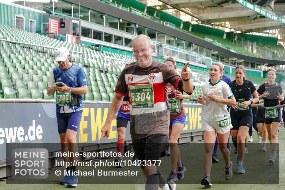 13.09.2026 - 21. swb-Marathon Bremen Michael Burmester http://msf.ph/oto/10423377 13.09.2026 13:23:22 Laufen im Stadion 137, 160, 182, 211, 324, 343, 434, 533, 571, 609, 708, 721, 739, 743, 892, 1157, 1178, 1259, 1273, 1331, 1597, 1598, 1657, 1669, 1691, 1746, 1788, 1883, 1944, 2213, 2252, 2286, 2290, 2433, 2445, 2465, 2475, 2495, 2503, 2504, 2526, 2619, 2632, 2660, 2685, 2711, 2768, 2936, 2964, 2968, 3252, 3282, 3288, 3289, 3292, 3312, 3347, 3351, 3364, 3395, 3423, 3447, 3505, 3530, 3559, 3682, 3727, 3770, 3784, 3819, 4020, 4054, 4231, 4406, 4407, 4431, 4466, 4467, 4584, 1506 meine-sportfotos.de