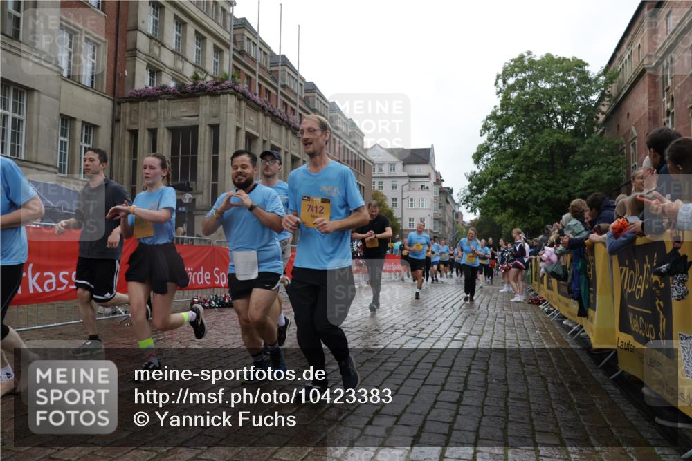 13.09.2026 - Kiel Lauf Yannick Fuchs http://msf.ph/oto/10423383 13.09.2026 10:58:40 Ziel 79, 1521, 2156, 2461, 2473, 2896, 2965, 4395, 4456, 5775, 6497, 7738, 7888, 8004, 8381, 8752, 8841, 9132, 9417, 10135, 11514, 11699, 12659, 12672, 91, 721, 819, 833, 971, 987, 1253, 1351, 1404, 1858, 1910, 1978, 2309, 2461, 2752, 3222, 3235, 3237, 3325, 3326, 3559, 3671, 3833, 3842, 4160, 4212, 4592, 5172, 5314, 5540, 5605, 5668, 5775, 5958, 6345, 6906, 6982, 7256, 7315, 7340, 7367, 7482, 7856, 7949, 9458, 9809, 9827, 9937, 10503, 10878, 11023, 905, 1778, 8253 meine-sportfotos.de