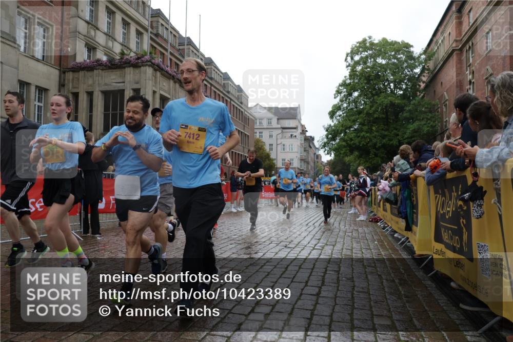 13.09.2026 - Kiel Lauf Yannick Fuchs http://msf.ph/oto/10423389 13.09.2026 10:58:40 Ziel 79, 1521, 2156, 2461, 2473, 2896, 2965, 4395, 4456, 5775, 6497, 7738, 7888, 8004, 8381, 8752, 8841, 9132, 9417, 10135, 11514, 11699, 12659, 12672, 91, 721, 819, 833, 971, 987, 1253, 1351, 1404, 1858, 1910, 1978, 2309, 2461, 2752, 3222, 3235, 3237, 3325, 3326, 3559, 3671, 3833, 3842, 4160, 4212, 4592, 5172, 5314, 5540, 5605, 5668, 5775, 5958, 6345, 6906, 6982, 7256, 7315, 7340, 7367, 7482, 7856, 7949, 9458, 9809, 9827, 9937, 10503, 10878, 11023, 905, 1778, 8253 meine-sportfotos.de
