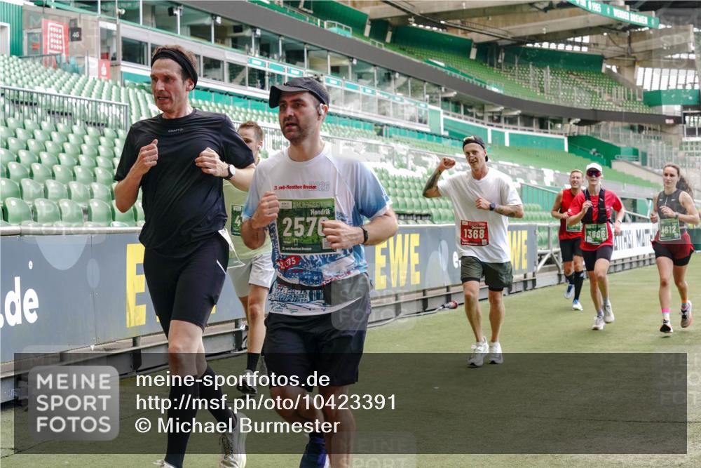 13.09.2026 - 21. swb-Marathon Bremen Michael Burmester http://msf.ph/oto/10423391 13.09.2026 13:00:28 Laufen im Stadion 135, 191, 232, 242, 260, 318, 342, 440, 651, 687, 745, 1080, 1166, 1209, 1368, 1493, 1494, 1516, 1650, 1861, 1935, 1963, 2088, 2210, 2289, 2293, 2306, 2322, 2370, 2409, 2427, 2481, 2485, 2490, 2491, 2517, 2560, 2561, 2570, 2627, 2658, 2686, 2700, 2708, 2781, 2806, 2827, 2899, 2906, 2914, 2953, 2961, 2967, 2979, 3015, 3076, 3105, 3124, 3145, 3168, 3173, 3190, 3273, 3354, 3375, 3385, 3480, 3516, 3524, 3531, 3642, 3652, 3729, 3774, 3855, 3856, 3861, 3930 meine-sportfotos.de