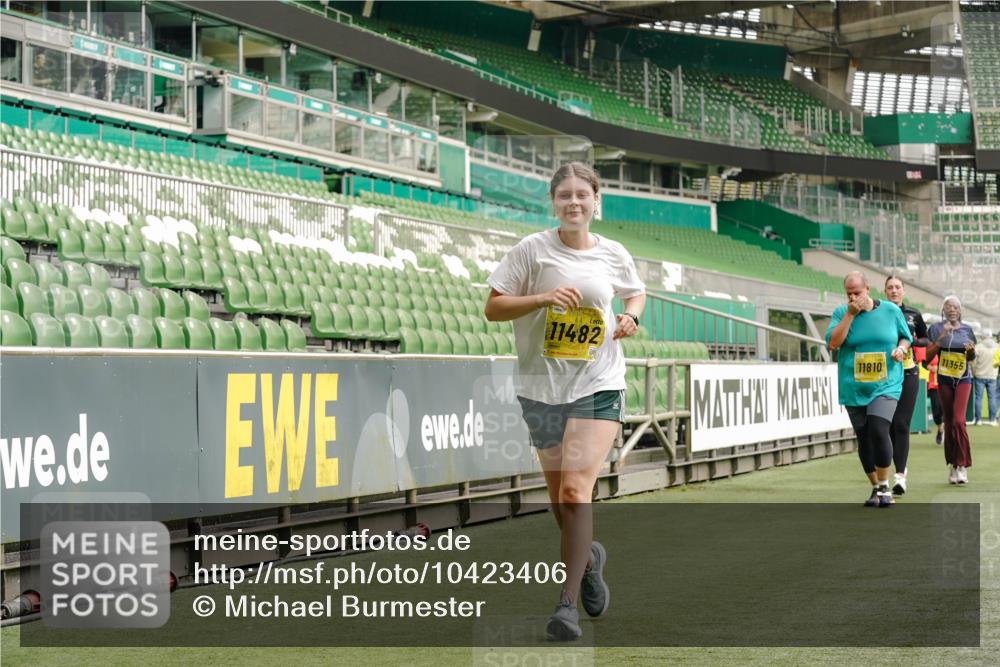 13.09.2026 - 21. swb-Marathon Bremen Michael Burmester http://msf.ph/oto/10423406 13.09.2026 10:46:25 Laufen im Stadion 10137, 10161, 10194, 10202, 10242, 10344, 10349, 10430, 10472, 10524, 10535, 10568, 10600, 10651, 10895, 10933, 10970, 10979, 11050, 11181, 11200, 11244, 11296, 11309, 11367, 11457, 11529, 11530, 11546, 11573, 11574, 11579, 11639, 11675, 11709, 11760, 11808, 11821, 12057, 12089, 12153, 12177, 12178, 12211, 12224, 12285, 12316, 12317, 12374, 12422, 12462, 12539, 10002, 10004, 10005, 10148, 10271, 10303, 10325, 10330, 10335, 10361, 10362, 10459, 10513 meine-sportfotos.de