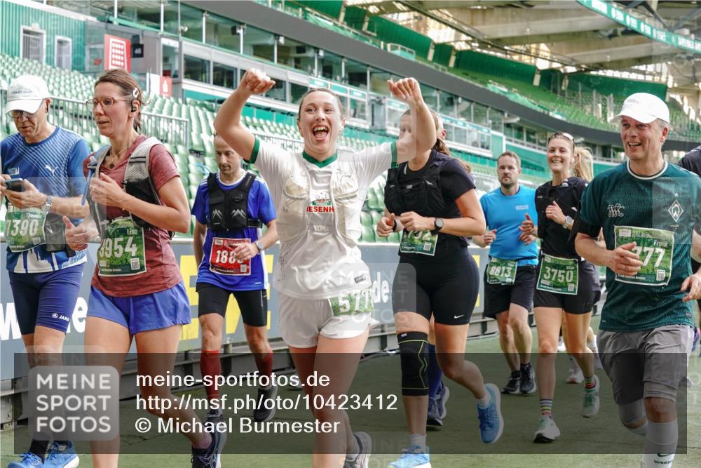 13.09.2026 - 21. swb-Marathon Bremen Michael Burmester http://msf.ph/oto/10423412 13.09.2026 13:23:23 Laufen im Stadion 137, 160, 182, 211, 324, 343, 434, 533, 571, 609, 708, 721, 739, 743, 892, 1157, 1178, 1259, 1273, 1331, 1597, 1598, 1657, 1669, 1691, 1746, 1788, 1883, 1944, 2213, 2252, 2286, 2290, 2433, 2445, 2465, 2475, 2495, 2503, 2504, 2526, 2619, 2632, 2660, 2685, 2711, 2768, 2936, 2964, 2968, 3252, 3282, 3288, 3289, 3292, 3312, 3347, 3351, 3364, 3395, 3423, 3447, 3505, 3530, 3559, 3682, 3727, 3770, 3784, 3819, 4020, 4054, 4231, 4406, 4407, 4431, 4466, 4467, 4584, 1506 meine-sportfotos.de