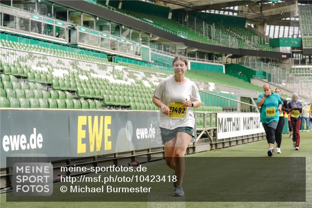 13.09.2026 - 21. swb-Marathon Bremen Michael Burmester http://msf.ph/oto/10423418 13.09.2026 10:46:25 Laufen im Stadion 10137, 10161, 10194, 10202, 10242, 10344, 10349, 10430, 10472, 10524, 10535, 10568, 10600, 10651, 10895, 10933, 10970, 10979, 11050, 11181, 11200, 11244, 11296, 11309, 11367, 11457, 11529, 11530, 11546, 11573, 11574, 11579, 11639, 11675, 11709, 11760, 11808, 11821, 12057, 12089, 12153, 12177, 12178, 12211, 12224, 12285, 12316, 12317, 12374, 12422, 12462, 12539, 10002, 10004, 10005, 10148, 10271, 10303, 10325, 10330, 10335, 10361, 10362, 10459, 10513 meine-sportfotos.de