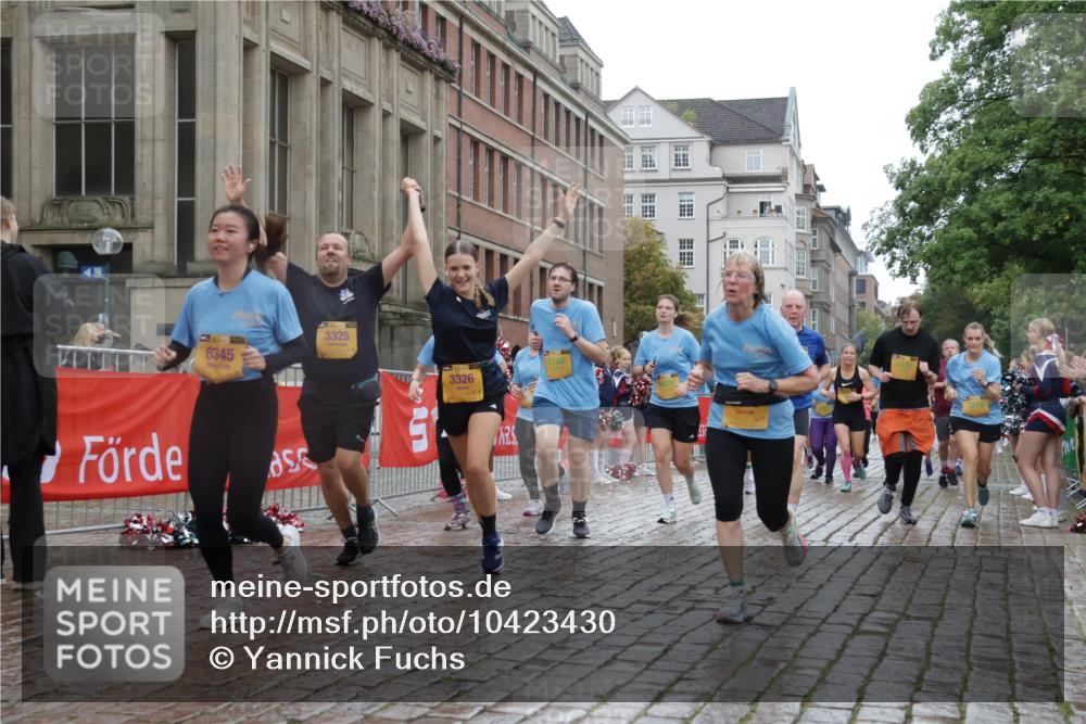 13.09.2026 - Kiel Lauf Yannick Fuchs http://msf.ph/oto/10423430 13.09.2026 10:58:44 Ziel 79, 1521, 2156, 2307, 2473, 2896, 2994, 4395, 6497, 7888, 8004, 8059, 8348, 8841, 9417, 11514, 11699, 12659, 12672, 91, 819, 833, 971, 987, 1253, 1404, 1858, 1910, 1978, 2309, 2461, 2752, 2965, 3222, 3235, 3237, 3325, 3326, 3559, 3671, 3833, 3842, 4160, 4212, 4456, 5172, 5314, 5605, 5668, 5775, 6345, 6906, 6982, 7256, 7315, 7340, 7367, 7482, 7738, 7856, 7949, 8381, 8752, 9132, 9458, 9809, 9827, 9937, 10135, 10503, 10878, 11023, 724, 905, 1778, 8253 meine-sportfotos.de