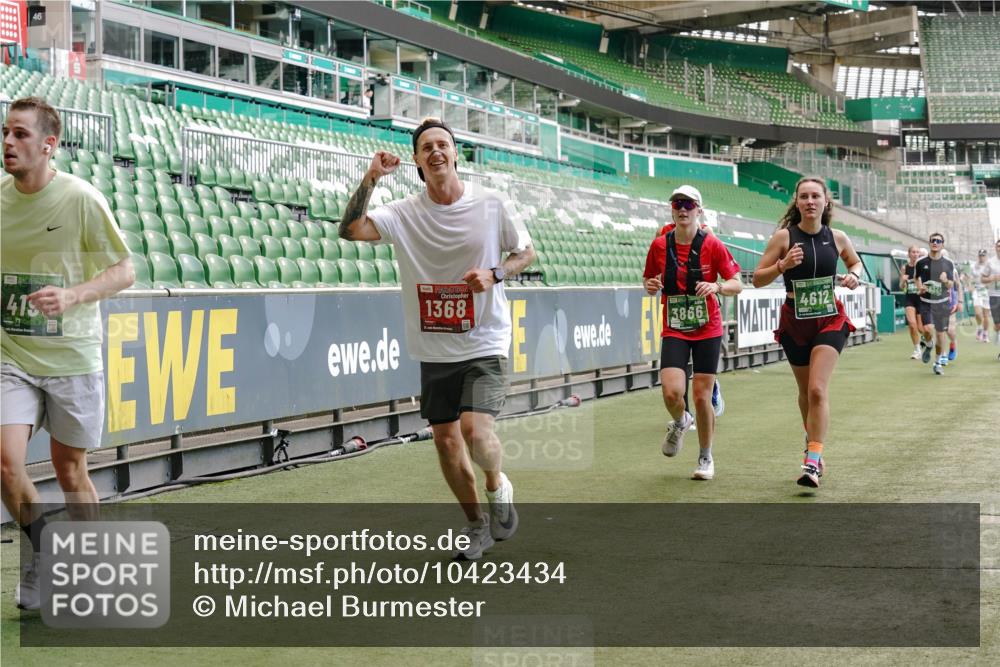 13.09.2026 - 21. swb-Marathon Bremen Michael Burmester http://msf.ph/oto/10423434 13.09.2026 13:00:29 Laufen im Stadion 135, 191, 232, 242, 260, 318, 342, 440, 651, 687, 745, 1080, 1166, 1209, 1368, 1493, 1494, 1516, 1650, 1861, 1935, 1963, 2088, 2210, 2289, 2293, 2306, 2322, 2370, 2409, 2427, 2481, 2485, 2490, 2491, 2517, 2560, 2561, 2570, 2627, 2658, 2686, 2700, 2708, 2781, 2806, 2827, 2899, 2906, 2914, 2953, 2961, 2967, 3015, 3076, 3105, 3124, 3145, 3168, 3173, 3190, 3273, 3354, 3375, 3385, 3480, 3516, 3524, 3531, 3642, 3652, 3729, 3774, 3855, 3856, 3861, 3930 meine-sportfotos.de