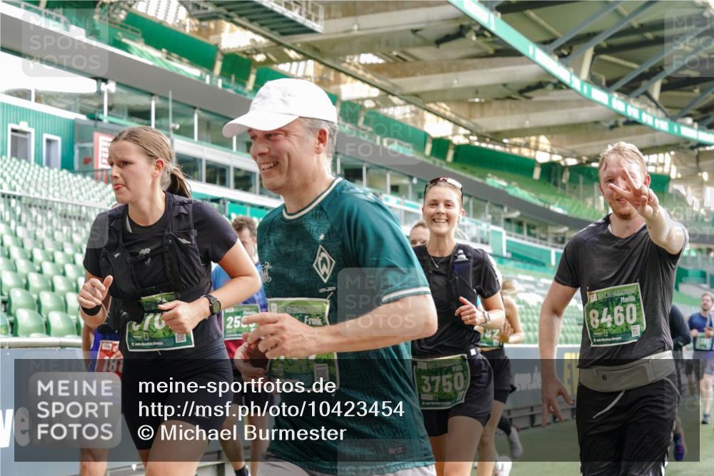 13.09.2026 - 21. swb-Marathon Bremen Michael Burmester http://msf.ph/oto/10423454 13.09.2026 13:23:24 Laufen im Stadion 137, 160, 182, 211, 324, 343, 434, 533, 571, 609, 708, 721, 739, 743, 892, 1157, 1178, 1259, 1273, 1331, 1471, 1597, 1598, 1657, 1669, 1691, 1746, 1788, 1883, 1944, 2213, 2252, 2286, 2290, 2433, 2445, 2465, 2475, 2495, 2503, 2504, 2526, 2619, 2632, 2660, 2685, 2711, 2768, 2776, 2936, 2964, 2968, 3252, 3282, 3288, 3289, 3292, 3312, 3347, 3351, 3364, 3395, 3423, 3447, 3505, 3530, 3559, 3682, 3727, 3770, 3784, 3819, 4020, 4054, 4231, 4406, 4407, 4431, 4466, 4467, 4584, 1506 meine-sportfotos.de