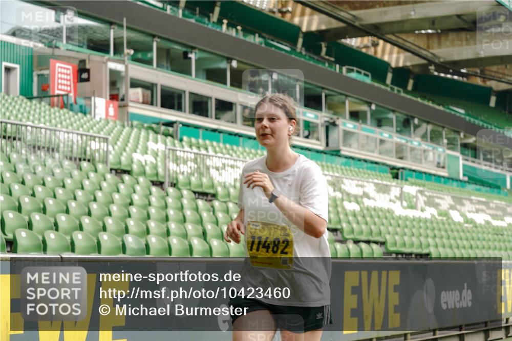 13.09.2026 - 21. swb-Marathon Bremen Michael Burmester http://msf.ph/oto/10423460 13.09.2026 10:46:27 Laufen im Stadion 10137, 10161, 10194, 10202, 10242, 10344, 10349, 10430, 10472, 10524, 10535, 10568, 10600, 10651, 10895, 10933, 10970, 10979, 11050, 11181, 11200, 11244, 11296, 11309, 11367, 11457, 11529, 11530, 11546, 11573, 11574, 11579, 11639, 11675, 11709, 11760, 11808, 11821, 12057, 12089, 12153, 12177, 12178, 12211, 12224, 12285, 12316, 12317, 12374, 12422, 12462, 12539, 10002, 10004, 10005, 10148, 10271, 10303, 10325, 10330, 10335, 10361, 10362, 10459, 10513 meine-sportfotos.de