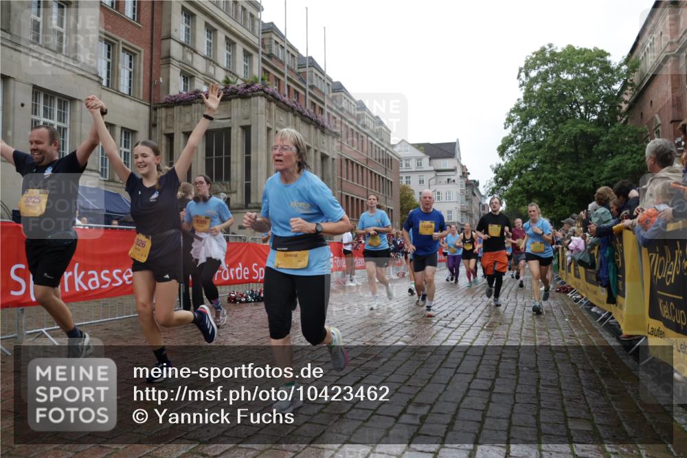 13.09.2026 - Kiel Lauf Yannick Fuchs http://msf.ph/oto/10423462 13.09.2026 10:58:45 Ziel 79, 1521, 2156, 2307, 2473, 2559, 2896, 2994, 3943, 3944, 4395, 6497, 7888, 8004, 8059, 8348, 8841, 9417, 10969, 11514, 11699, 12659, 12672, 91, 819, 833, 971, 1253, 1404, 1858, 1910, 1978, 2309, 2461, 2752, 2965, 3222, 3235, 3237, 3325, 3326, 3559, 3671, 3833, 3842, 4160, 4212, 4456, 5172, 5314, 5605, 5668, 5775, 6345, 6906, 6982, 7256, 7315, 7340, 7367, 7482, 7738, 7856, 7888, 7949, 8381, 8752, 9132, 9417, 9458, 9809, 9827, 9937, 10135, 10503, 10878, 11023, 724, 905, 8253 meine-sportfotos.de