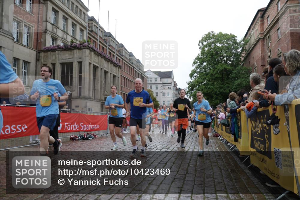 13.09.2026 - Kiel Lauf Yannick Fuchs http://msf.ph/oto/10423469 13.09.2026 10:58:46 Ziel 79, 1521, 2156, 2307, 2473, 2559, 2896, 2994, 3943, 3944, 4395, 6497, 8004, 8059, 8348, 8841, 9387, 10969, 11087, 11514, 11699, 12659, 12672, 12694, 91, 819, 971, 1253, 1404, 1858, 1910, 1978, 2309, 2461, 2752, 2965, 3222, 3235, 3237, 3325, 3326, 3559, 3671, 3833, 3842, 4160, 4212, 4395, 4456, 5172, 5314, 5605, 5668, 5775, 6345, 6906, 6982, 7256, 7315, 7340, 7367, 7482, 7738, 7856, 7888, 7949, 8381, 8752, 9132, 9417, 9458, 9809, 9827, 9937, 10135, 10503, 10878, 11023, 724 meine-sportfotos.de
