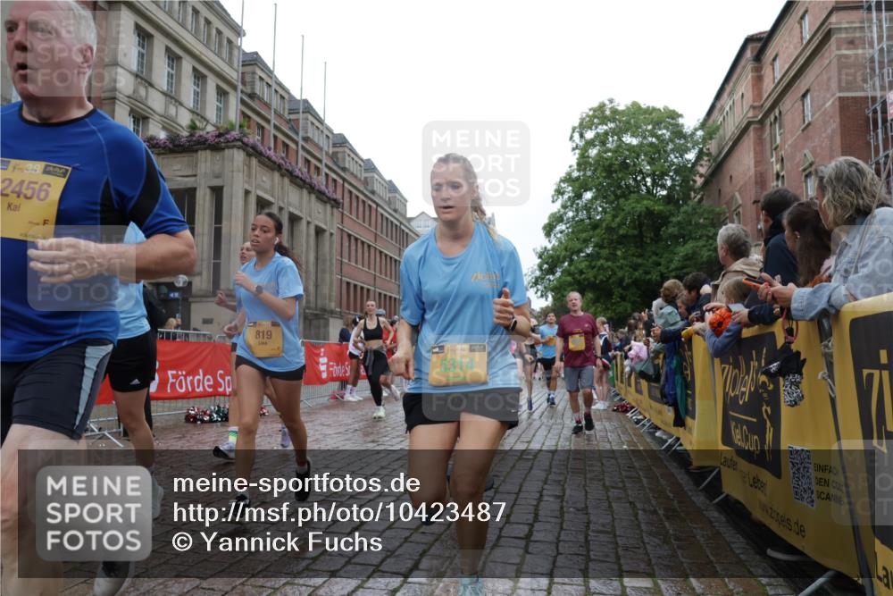 13.09.2026 - Kiel Lauf Yannick Fuchs http://msf.ph/oto/10423487 13.09.2026 10:58:48 Ziel 79, 1521, 1729, 2156, 2307, 2473, 2559, 2896, 2994, 3943, 3944, 6497, 8059, 8348, 8841, 9306, 9313, 9387, 10969, 11087, 11699, 12659, 12694, 79, 91, 819, 971, 1253, 1404, 1858, 1910, 1978, 2309, 2461, 2752, 2965, 3222, 3235, 3237, 3559, 3671, 3833, 3842, 4160, 4212, 4395, 4456, 5172, 5314, 5605, 5668, 5775, 6497, 6906, 7256, 7315, 7340, 7367, 7482, 7738, 7856, 7888, 7949, 8004, 8381, 8752, 9132, 9417, 9458, 9809, 9827, 9937, 10135, 10503, 10878, 11023, 12672, 724 meine-sportfotos.de