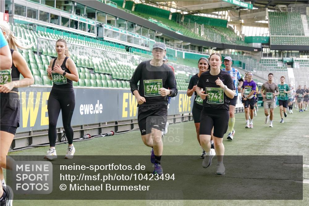 13.09.2026 - 21. swb-Marathon Bremen Michael Burmester http://msf.ph/oto/10423494 13.09.2026 13:23:26 Laufen im Stadion 137, 160, 182, 211, 324, 343, 434, 533, 571, 609, 708, 721, 739, 743, 892, 1157, 1178, 1259, 1273, 1331, 1471, 1597, 1598, 1657, 1669, 1691, 1746, 1788, 1883, 1944, 2213, 2252, 2286, 2290, 2433, 2445, 2465, 2475, 2495, 2503, 2504, 2526, 2571, 2619, 2632, 2660, 2685, 2711, 2768, 2776, 2936, 2964, 2968, 3252, 3282, 3288, 3289, 3292, 3312, 3347, 3351, 3364, 3395, 3423, 3447, 3505, 3530, 3559, 3682, 3727, 3770, 3784, 3819, 4020, 4054, 4231, 4406, 4407, 4431, 4466, 4467, 4584, 1506 meine-sportfotos.de