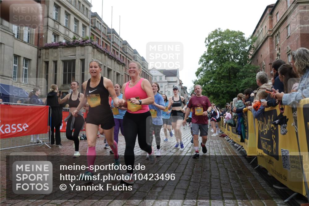 13.09.2026 - Kiel Lauf Yannick Fuchs http://msf.ph/oto/10423496 13.09.2026 10:58:49 Ziel 1521, 1729, 2156, 2307, 2473, 2559, 2896, 2994, 3943, 3944, 8059, 8348, 8841, 9306, 9313, 9387, 10969, 11087, 11699, 12223, 12659, 12694, 79, 91, 819, 971, 1253, 1404, 1858, 1910, 1978, 2309, 2461, 2752, 2965, 3222, 3235, 3237, 3559, 3671, 3833, 3842, 4212, 4395, 4456, 5172, 5605, 5668, 5775, 6497, 6906, 7256, 7315, 7340, 7367, 7482, 7738, 7856, 7888, 7949, 8004, 8381, 8752, 9132, 9417, 9458, 9809, 9827, 9937, 10135, 10503, 10878, 11023, 12672, 724, 3480 meine-sportfotos.de