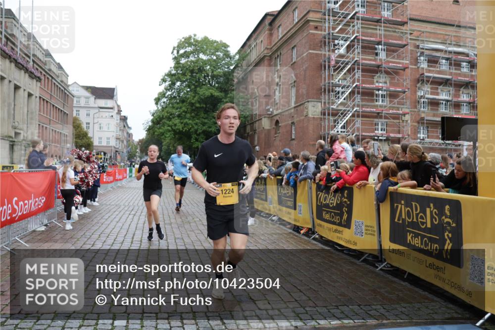 13.09.2026 - Kiel Lauf Yannick Fuchs http://msf.ph/oto/10423504 13.09.2026 09:44:48 Ziel 1224, 4693, 5939, 6023, 7356, 7460, 9986, 10777, 11046, 11239, 12218, 537, 793, 801, 912, 958, 1053, 1849, 1866, 2031, 2045, 2212, 2437, 2787, 2868, 3198, 3209, 3688, 4098, 4316, 4573, 6892, 6895, 7121, 7430, 7744, 12161, 12318, 12437, 98, 312, 2456, 2704, 2786, 3138, 3517, 3717, 4118, 5562, 6135, 8028, 8189, 11043, 12676, 537, 793, 2031, 4092, 7753, 12373, 12437 meine-sportfotos.de