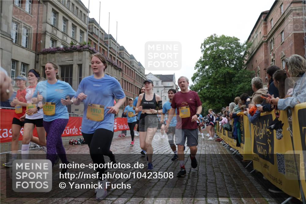 13.09.2026 - Kiel Lauf Yannick Fuchs http://msf.ph/oto/10423508 13.09.2026 10:58:50 Ziel 1521, 1729, 2156, 2265, 2307, 2473, 2559, 2896, 2994, 3943, 3944, 8059, 8348, 8841, 9306, 9313, 9387, 10969, 11087, 11699, 12223, 12520, 12659, 12694, 79, 91, 971, 1253, 1404, 1858, 1910, 1978, 2309, 2461, 2752, 2965, 3222, 3235, 3237, 3559, 3671, 3833, 3842, 4212, 4395, 4456, 5605, 5668, 5775, 6497, 6906, 7315, 7340, 7367, 7482, 7738, 7856, 7888, 7949, 8004, 8381, 8752, 8841, 9132, 9417, 9458, 9809, 9827, 9937, 10135, 10503, 10878, 11023, 12659, 12672, 724, 3480 meine-sportfotos.de