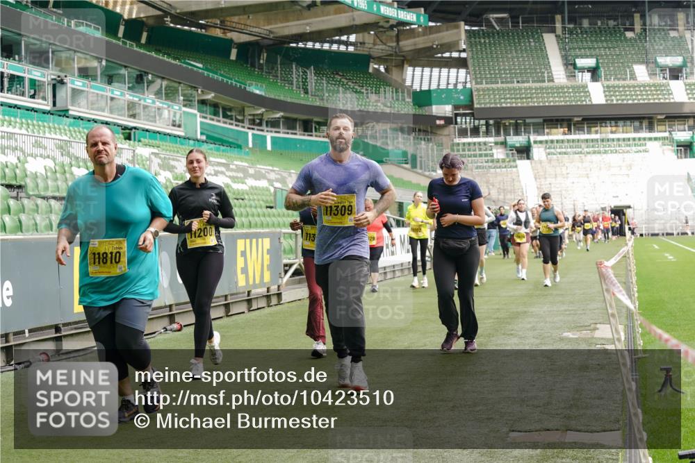 13.09.2026 - 21. swb-Marathon Bremen Michael Burmester http://msf.ph/oto/10423510 13.09.2026 10:46:30 Laufen im Stadion 10137, 10161, 10194, 10202, 10242, 10344, 10349, 10430, 10472, 10524, 10535, 10568, 10600, 10651, 10895, 10933, 10970, 10979, 11050, 11181, 11200, 11244, 11296, 11309, 11367, 11457, 11529, 11530, 11546, 11573, 11574, 11579, 11639, 11675, 11709, 11760, 11808, 11821, 12057, 12089, 12153, 12177, 12178, 12211, 12224, 12285, 12316, 12317, 12374, 12422, 12462, 12539, 10002, 10004, 10005, 10148, 10271, 10303, 10325, 10330, 10335, 10361, 10362, 10459, 10513 meine-sportfotos.de