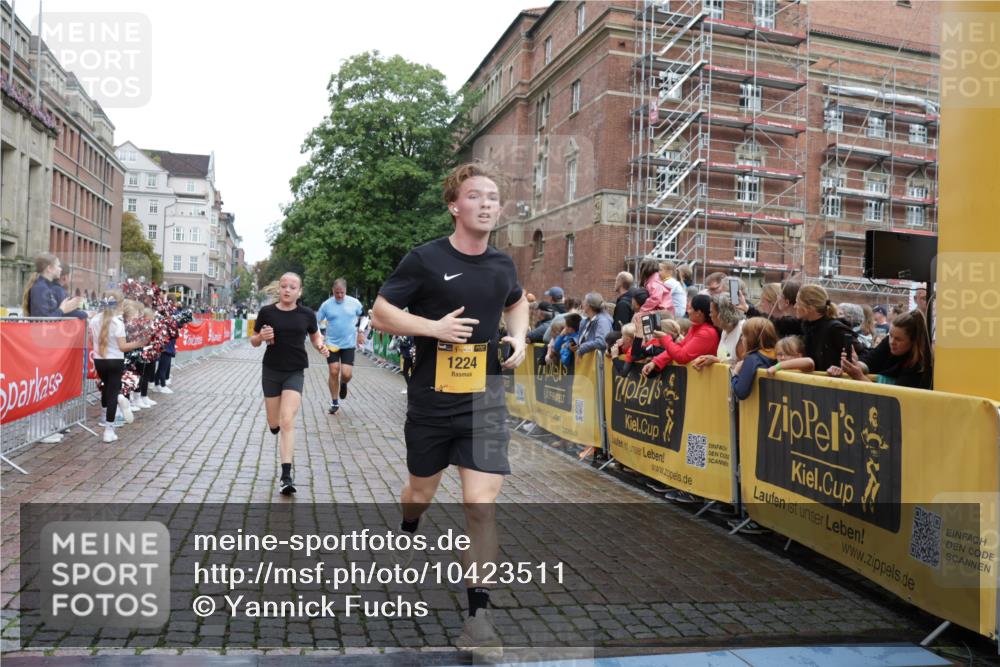 13.09.2026 - Kiel Lauf Yannick Fuchs http://msf.ph/oto/10423511 13.09.2026 09:44:48 Ziel 1224, 4693, 5939, 6023, 7356, 7460, 9986, 10777, 11046, 11239, 12218, 537, 793, 801, 912, 958, 1053, 1849, 1866, 2031, 2045, 2212, 2437, 2787, 2868, 3198, 3209, 3688, 4098, 4316, 4573, 6892, 6895, 7121, 7430, 7744, 12161, 12318, 12437, 98, 312, 2456, 2704, 2786, 3138, 3517, 3717, 4118, 5562, 6135, 8028, 8189, 11043, 12676, 537, 793, 2031, 4092, 7753, 12373, 12437 meine-sportfotos.de