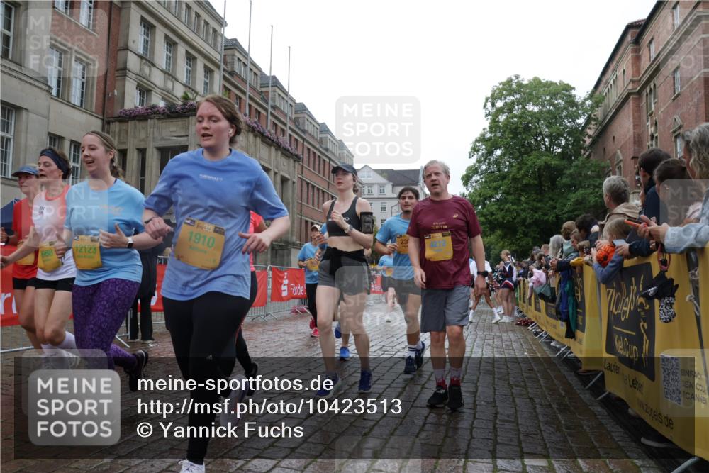 13.09.2026 - Kiel Lauf Yannick Fuchs http://msf.ph/oto/10423513 13.09.2026 10:58:50 Ziel 1521, 1729, 2156, 2265, 2307, 2473, 2559, 2896, 2994, 3943, 3944, 8059, 8348, 8841, 9306, 9313, 9387, 10969, 11087, 11699, 12223, 12520, 12659, 12694, 79, 91, 971, 1253, 1404, 1858, 1910, 1978, 2309, 2461, 2752, 2965, 3222, 3235, 3237, 3559, 3671, 3833, 3842, 4212, 4395, 4456, 5605, 5668, 5775, 6497, 6906, 7315, 7340, 7367, 7482, 7738, 7856, 7888, 7949, 8004, 8381, 8752, 8841, 9132, 9417, 9458, 9809, 9827, 9937, 10135, 10503, 10878, 11023, 12659, 12672, 724, 3480 meine-sportfotos.de