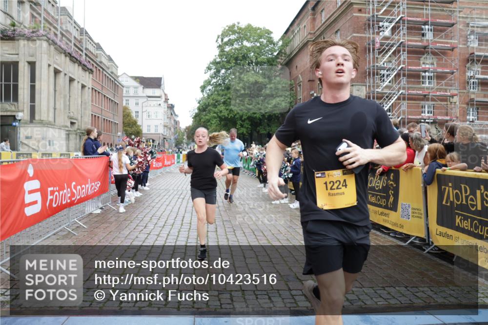 13.09.2026 - Kiel Lauf Yannick Fuchs http://msf.ph/oto/10423516 13.09.2026 09:44:49 Ziel 1224, 4118, 4693, 5939, 6023, 7356, 7460, 9986, 10777, 11043, 11046, 11239, 12218, 537, 793, 801, 912, 958, 1053, 1849, 1866, 2031, 2045, 2212, 2437, 2787, 2868, 3198, 3209, 3688, 4098, 4316, 4573, 6892, 6895, 7121, 7430, 7744, 12161, 12318, 12437, 98, 312, 2456, 2704, 2786, 3138, 3517, 3717, 5562, 6135, 8028, 8189, 10006, 12676, 537, 793, 2031, 2437, 4092, 7753, 12373, 12437 meine-sportfotos.de