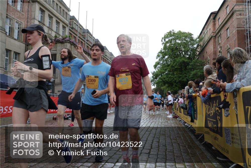 13.09.2026 - Kiel Lauf Yannick Fuchs http://msf.ph/oto/10423522 13.09.2026 10:58:51 Ziel 1094, 1521, 1729, 1990, 2156, 2265, 2307, 2473, 2559, 2896, 2994, 3943, 3944, 8059, 8348, 9306, 9313, 9387, 10969, 11087, 11699, 12223, 12520, 12694, 79, 91, 971, 1404, 1521, 1858, 1910, 1978, 2156, 2309, 2461, 2473, 2752, 2965, 3235, 3237, 3559, 3671, 3833, 3842, 4212, 4395, 4456, 5605, 5668, 5775, 6497, 6906, 7315, 7340, 7367, 7482, 7738, 7856, 7888, 7949, 8004, 8381, 8752, 8841, 9132, 9417, 9458, 9809, 9827, 9937, 10135, 10503, 10878, 11023, 12659, 12672, 724, 3480 meine-sportfotos.de