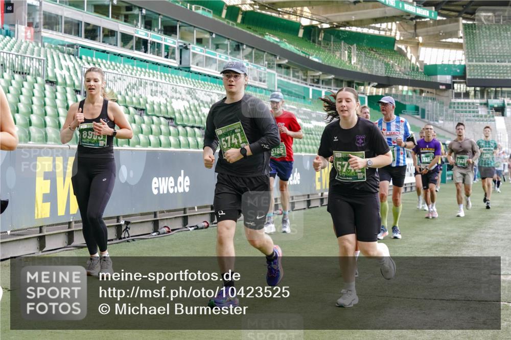 13.09.2026 - 21. swb-Marathon Bremen Michael Burmester http://msf.ph/oto/10423525 13.09.2026 13:23:27 Laufen im Stadion 137, 160, 182, 211, 324, 343, 434, 533, 571, 609, 708, 721, 739, 743, 892, 1157, 1178, 1259, 1273, 1331, 1471, 1597, 1598, 1657, 1669, 1691, 1746, 1788, 1883, 1944, 2213, 2252, 2286, 2290, 2433, 2445, 2465, 2475, 2495, 2503, 2504, 2526, 2571, 2619, 2632, 2660, 2685, 2711, 2768, 2776, 2936, 2968, 3252, 3282, 3288, 3289, 3292, 3312, 3347, 3351, 3364, 3395, 3423, 3447, 3505, 3530, 3559, 3682, 3727, 3770, 3784, 3819, 4020, 4054, 4231, 4406, 4407, 4431, 4466, 4467, 4584, 1506 meine-sportfotos.de