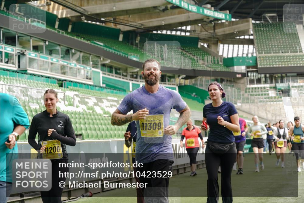 13.09.2026 - 21. swb-Marathon Bremen Michael Burmester http://msf.ph/oto/10423529 13.09.2026 10:46:31 Laufen im Stadion 10137, 10161, 10194, 10202, 10242, 10344, 10349, 10430, 10472, 10524, 10535, 10568, 10600, 10651, 10895, 10933, 10970, 10979, 11050, 11181, 11200, 11244, 11296, 11309, 11367, 11457, 11529, 11530, 11546, 11573, 11574, 11579, 11639, 11675, 11709, 11760, 11821, 12057, 12089, 12153, 12177, 12178, 12211, 12224, 12285, 12316, 12317, 12374, 12422, 12462, 12539, 10002, 10004, 10005, 10148, 10271, 10303, 10325, 10330, 10335, 10361, 10362, 10459, 10513, 10882 meine-sportfotos.de