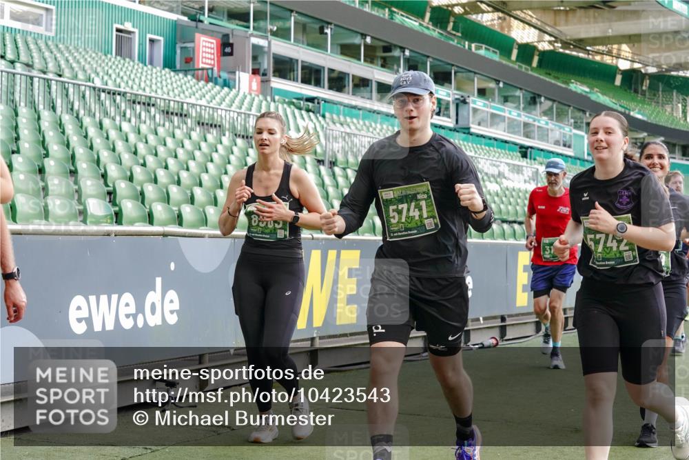 13.09.2026 - 21. swb-Marathon Bremen Michael Burmester http://msf.ph/oto/10423543 13.09.2026 13:23:27 Laufen im Stadion 137, 160, 182, 211, 324, 343, 434, 533, 571, 609, 708, 721, 739, 743, 892, 1157, 1178, 1259, 1273, 1331, 1471, 1597, 1598, 1657, 1669, 1691, 1746, 1788, 1883, 1944, 2213, 2252, 2286, 2290, 2433, 2445, 2465, 2475, 2495, 2503, 2504, 2526, 2571, 2619, 2632, 2660, 2685, 2711, 2768, 2776, 2936, 2968, 3252, 3282, 3288, 3289, 3292, 3312, 3347, 3351, 3364, 3395, 3423, 3447, 3505, 3530, 3559, 3682, 3727, 3770, 3784, 3819, 4020, 4054, 4231, 4406, 4407, 4431, 4466, 4467, 4584, 1506 meine-sportfotos.de