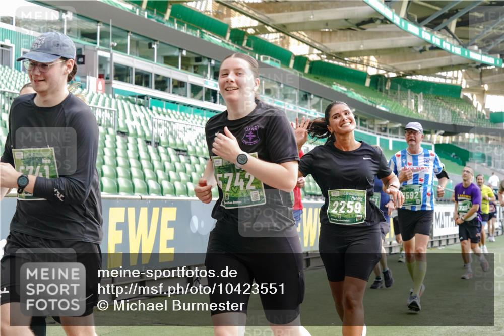 13.09.2026 - 21. swb-Marathon Bremen Michael Burmester http://msf.ph/oto/10423551 13.09.2026 13:23:28 Laufen im Stadion 137, 160, 182, 211, 324, 343, 434, 533, 571, 609, 708, 721, 739, 743, 892, 1157, 1178, 1259, 1273, 1331, 1471, 1597, 1598, 1657, 1669, 1691, 1746, 1788, 1883, 1944, 2213, 2252, 2286, 2290, 2433, 2445, 2465, 2475, 2495, 2503, 2504, 2526, 2571, 2619, 2632, 2685, 2711, 2768, 2776, 2936, 2968, 3252, 3282, 3288, 3289, 3292, 3312, 3347, 3351, 3364, 3395, 3423, 3447, 3505, 3530, 3559, 3682, 3727, 3770, 3784, 3819, 4020, 4054, 4231, 4406, 4407, 4431, 4466, 4467, 4584, 1506 meine-sportfotos.de