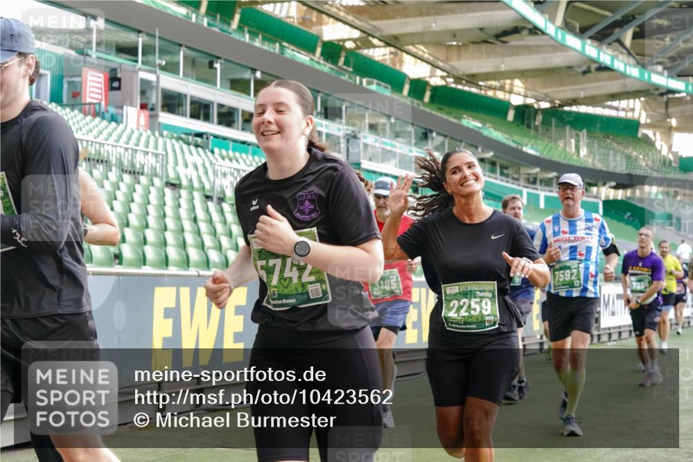 13.09.2026 - 21. swb-Marathon Bremen Michael Burmester http://msf.ph/oto/10423562 13.09.2026 13:23:28 Laufen im Stadion 137, 160, 182, 211, 324, 343, 434, 533, 571, 609, 708, 721, 739, 743, 892, 1157, 1178, 1259, 1273, 1331, 1471, 1597, 1598, 1657, 1669, 1691, 1746, 1788, 1883, 1944, 2213, 2252, 2286, 2290, 2433, 2445, 2465, 2475, 2495, 2503, 2504, 2526, 2571, 2619, 2632, 2685, 2711, 2768, 2776, 2936, 2968, 3252, 3282, 3288, 3289, 3292, 3312, 3347, 3351, 3364, 3395, 3423, 3447, 3505, 3530, 3559, 3682, 3727, 3770, 3784, 3819, 4020, 4054, 4231, 4406, 4407, 4431, 4466, 4467, 4584, 1506 meine-sportfotos.de